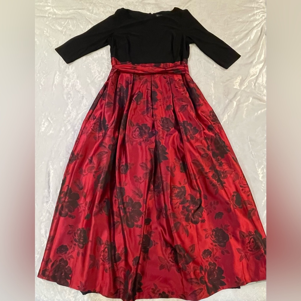 Brand: Jessica Howard
Size: 16
Color: Black & Red